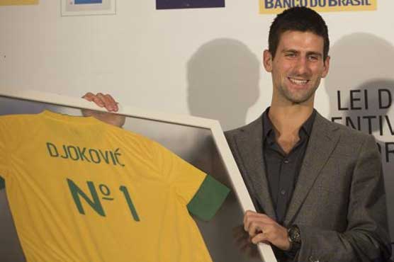 Djokovic helps open court in Rio shantytown