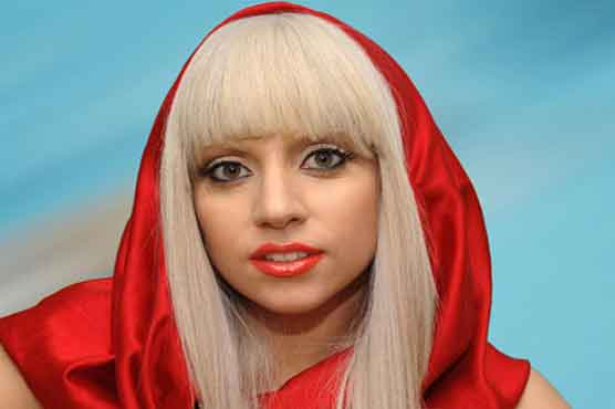 Lady Gaga tweets some racy images before concert