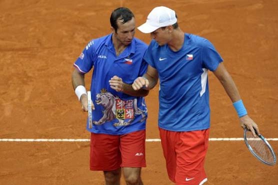 Czechs stun Spain in Davis Cup doubles