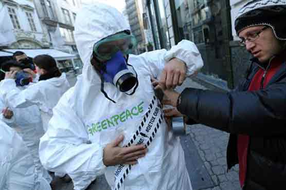 Fashion garments emit toxic chemicals 