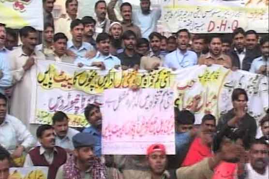 Service structure: Paramedics protest in Lahore, Faisalabad