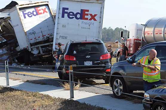 2 dead in Texas highway pileup of 100 vehicles