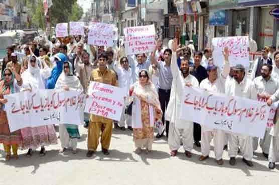  Striking doctors vow to continue strike