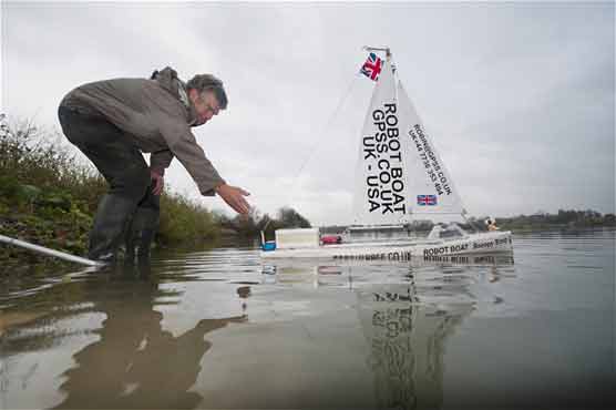 Unmanned toy boat to cross Atlantic 