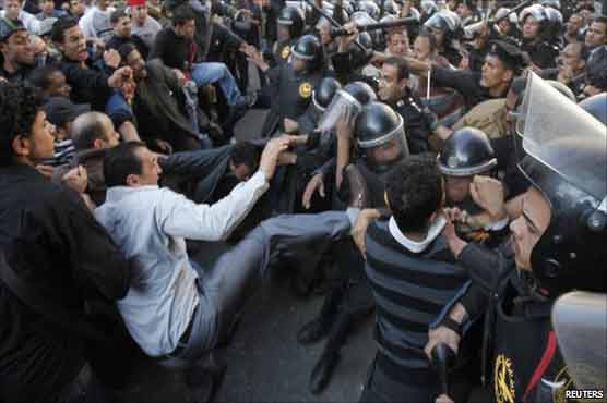 Clashes in Tahrir Square as Morsi face nationwide protests