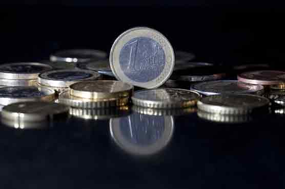 Euro falls in Asia on Spain worries