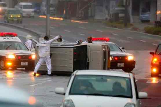 Powerful typhoon kills 2, hurts scores in Japan 