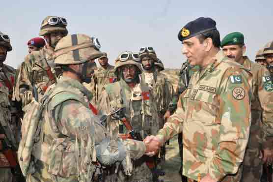Bahawalpur: Kayani visits Corps Headquarters