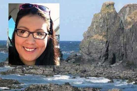 Woman falls off cliff while texting