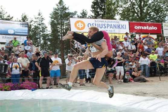 Wife-carrying champ: Winner gets bear equal to weight of wife 