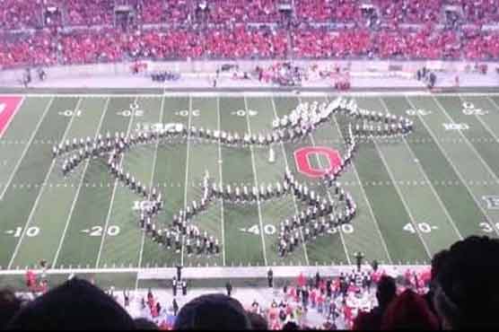 US marching band makes video game shapes