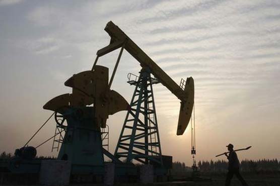 Oil prices fall on mixed signals for economy