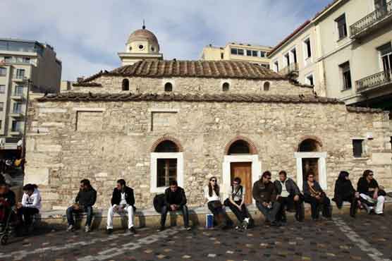 Greek unemployment tops 25 percent: official data  