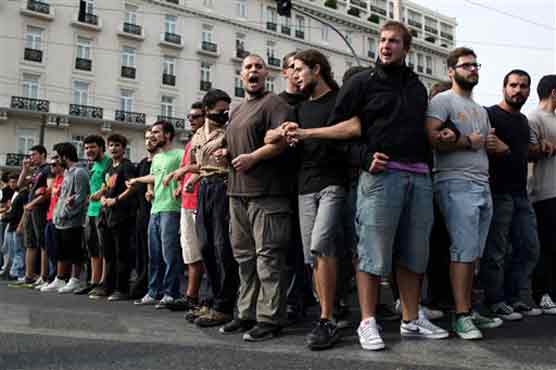 Greece, creditors inch toward austerity agreement