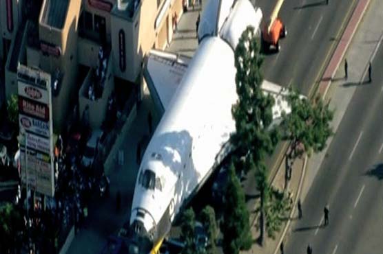 Space shuttle on home stretch to LA retirement home