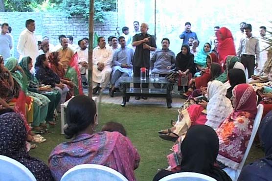 Lahore: PTI workers pray for Malalas health