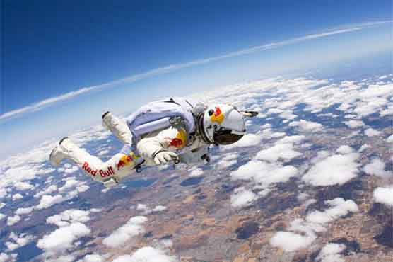 Daredevil skydiver proceeds for space dive 