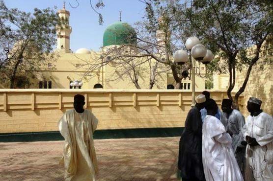 Gunmen disguised as police kill 21 at Nigeria mosque