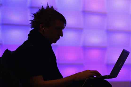 UK hires young cyber experts as apprentice spies 