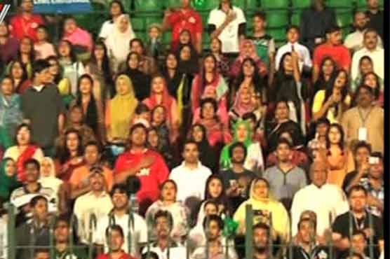 42,813 sing national anthem, set new world record  