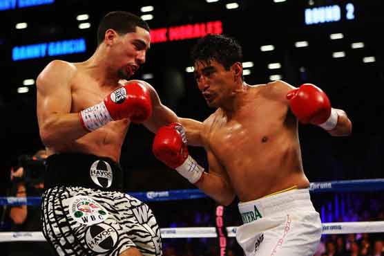 Garcia KOs Morales to keep light-welter titles