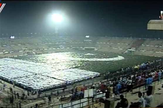 Pak youth make world's largest human national flag 
