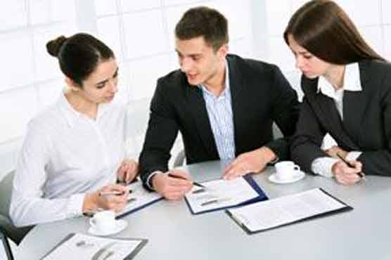 Women still face gender gap in jobs, wages: report