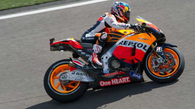 Stoner to take sore ankle into farewell Grand Prix