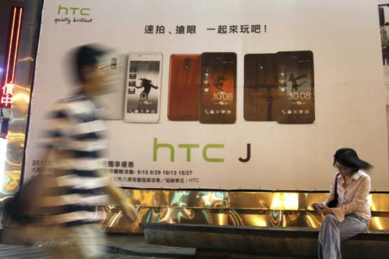HTC seeks to reverse sliding smartphone sales