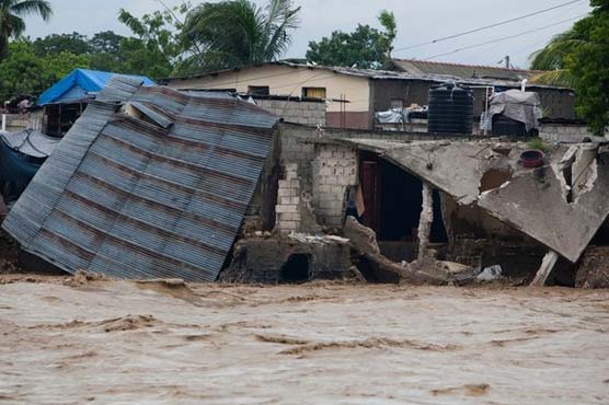 Sandy pounds Bahamas after killing 40 in Caribbean