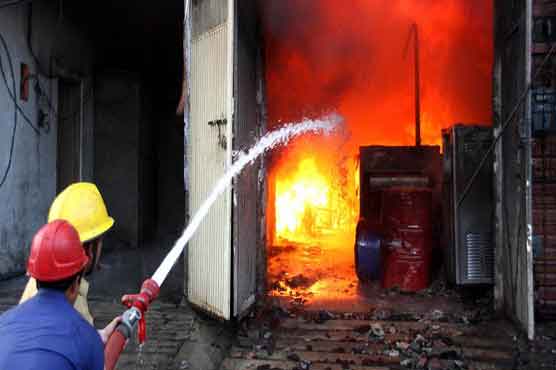 Karachi: chemical factory catches fire