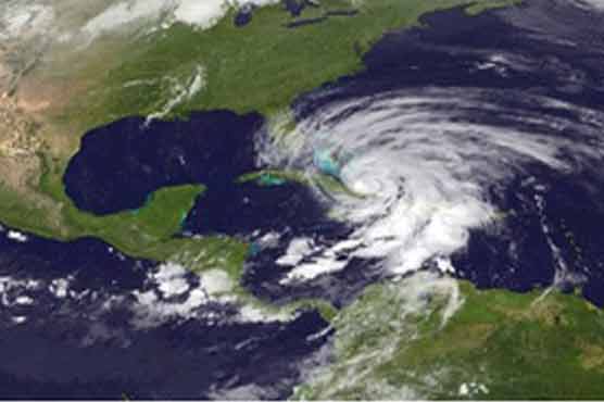 Superstorm Sandy heads toward eastern US 