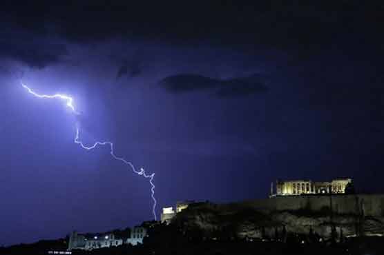 World stocks fall on Monday