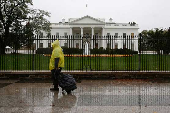 White House race growls to life in Sandy's aftermath