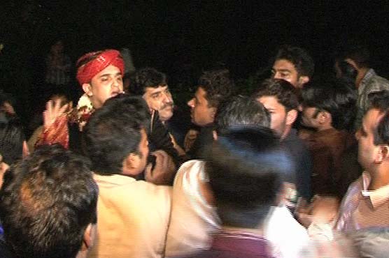 Lahore: Police raid singer Ainis marriage ceremony