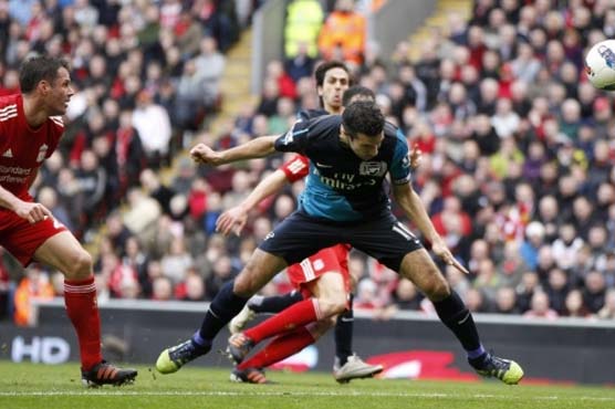 Arsenal beat Liverpool 2-0 for 1st league win