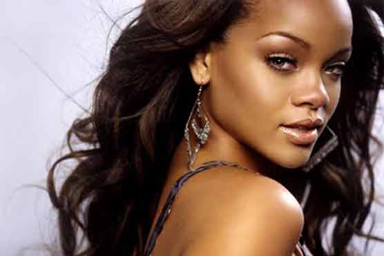 Rihanna gets worked up over-enthusiastic French fans