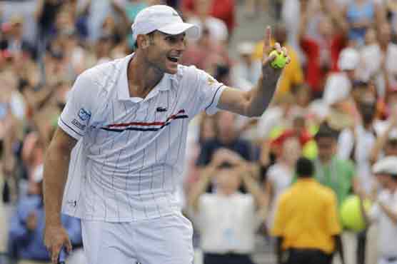 Roddick beats Fognini to postpone retirement 