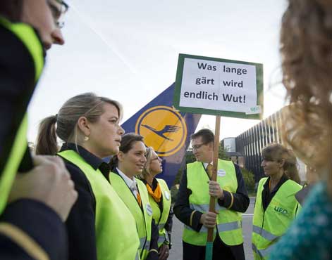 Strike grounds hundreds of Lufthansa flights 
