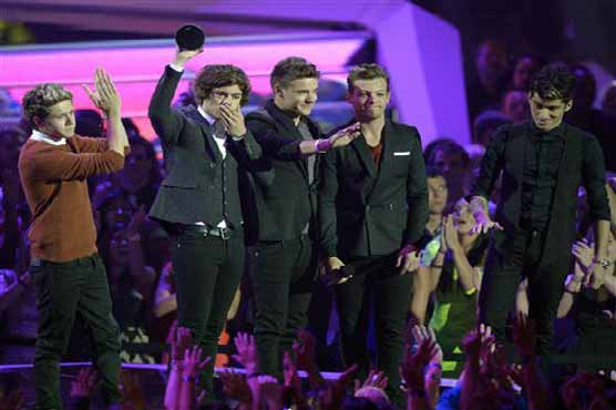 British Band one directions tops MTV video awards 