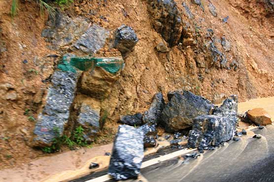 15 people killed in northern Vietnam landslide