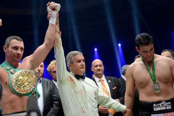 Klitschko beats Charr to retain WBC title