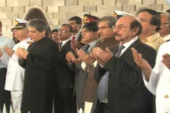 Ishrat, Qaim visit Quaids mausoleum, offer fateha