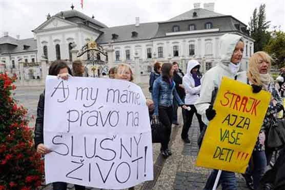 Slovak teachers strike over low pay