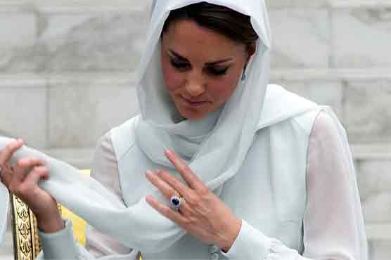 Italian magazine says will print Kate topless snaps 