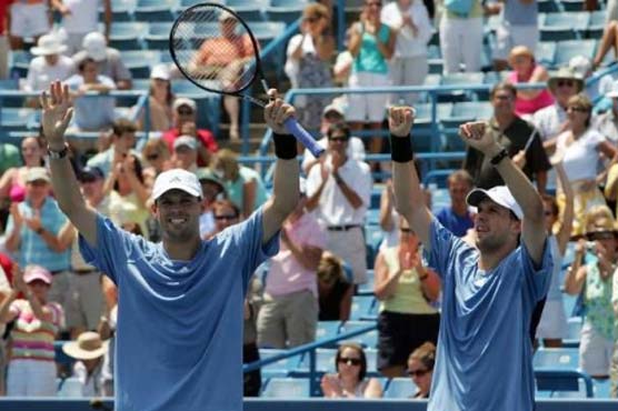 Bryan twins keep USA alive against Spain