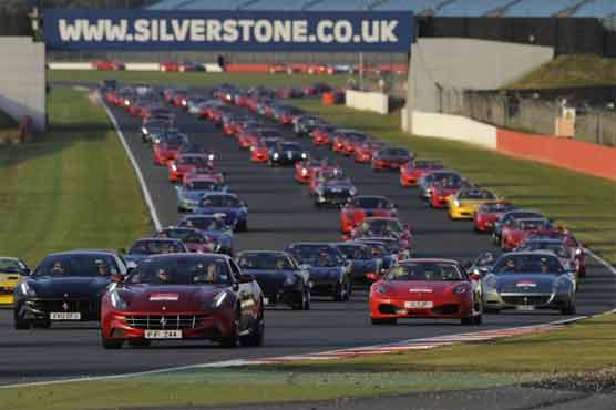 Record 964 Ferraris parade around Silverstone track 