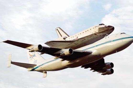 Shuttle lands after cross-country US voyage