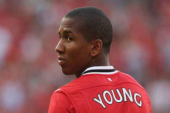 Ashley Young out for Manchester United until Oct