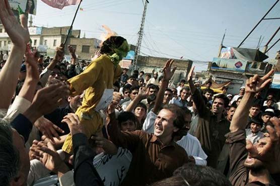 Nuclear protesters briefly block Indian port